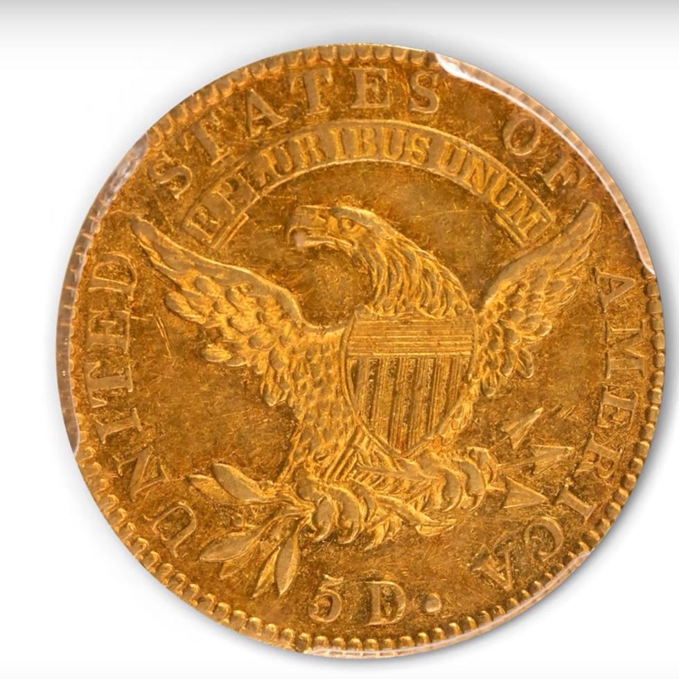 Esta imagen tomada de un video facilitado por Stack's Bowers Galleries muestra el anverso de una moneda de oro media águila de 5 dólares de 1822, de la Colección D. Brent Pogue, vendida en una subasta en Stack's Bowers Galleries en Las Vegas. (Stack's Bowers Galleries vía AP)