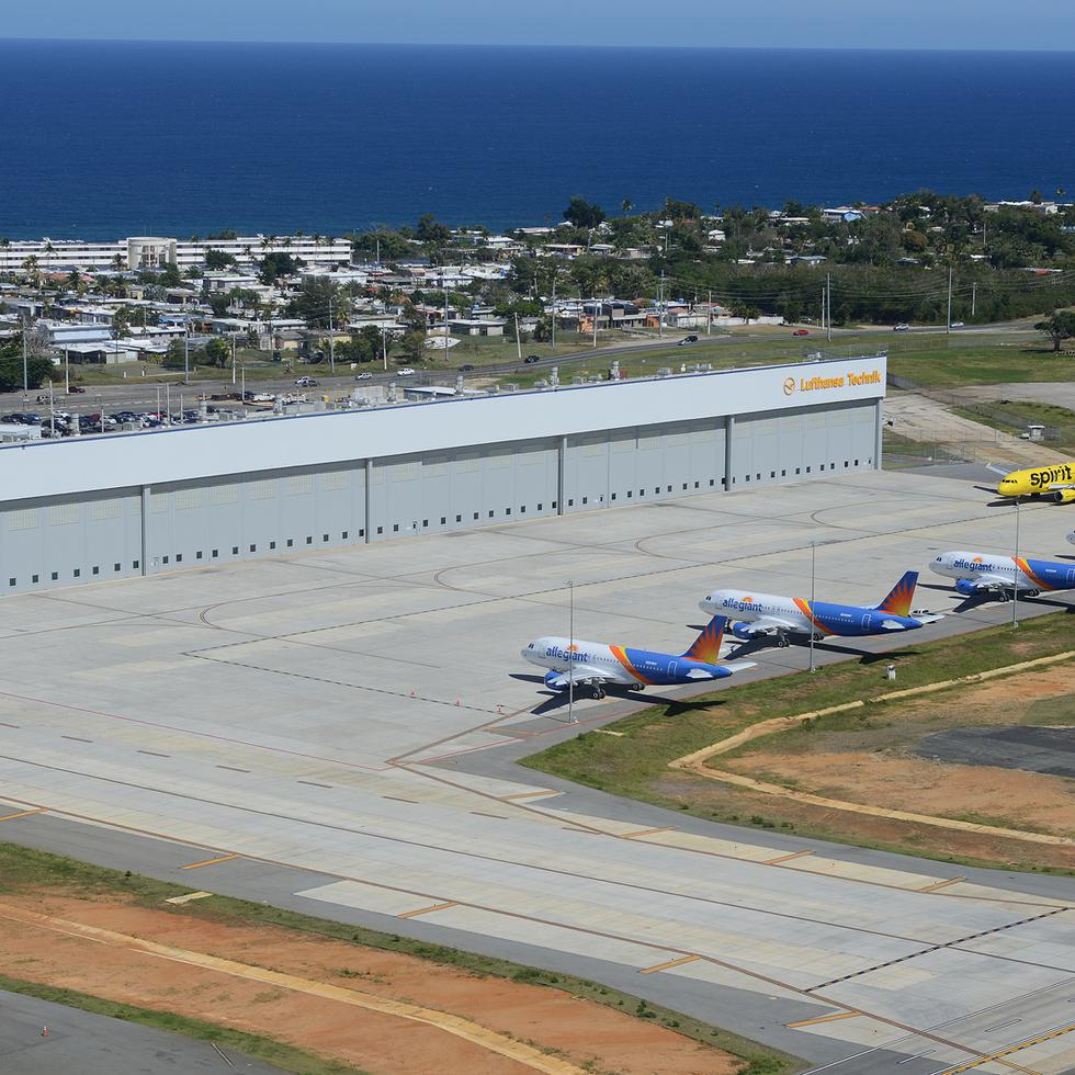 La pista actual en el aeropuerto de Aguadilla fue inicialmente construida y operada por el Cuerpo Aéreo del Ejército de los Estados Unidos a finales de la década de 1930 para dar apoyo durante la Segunda Guerra Mundial.