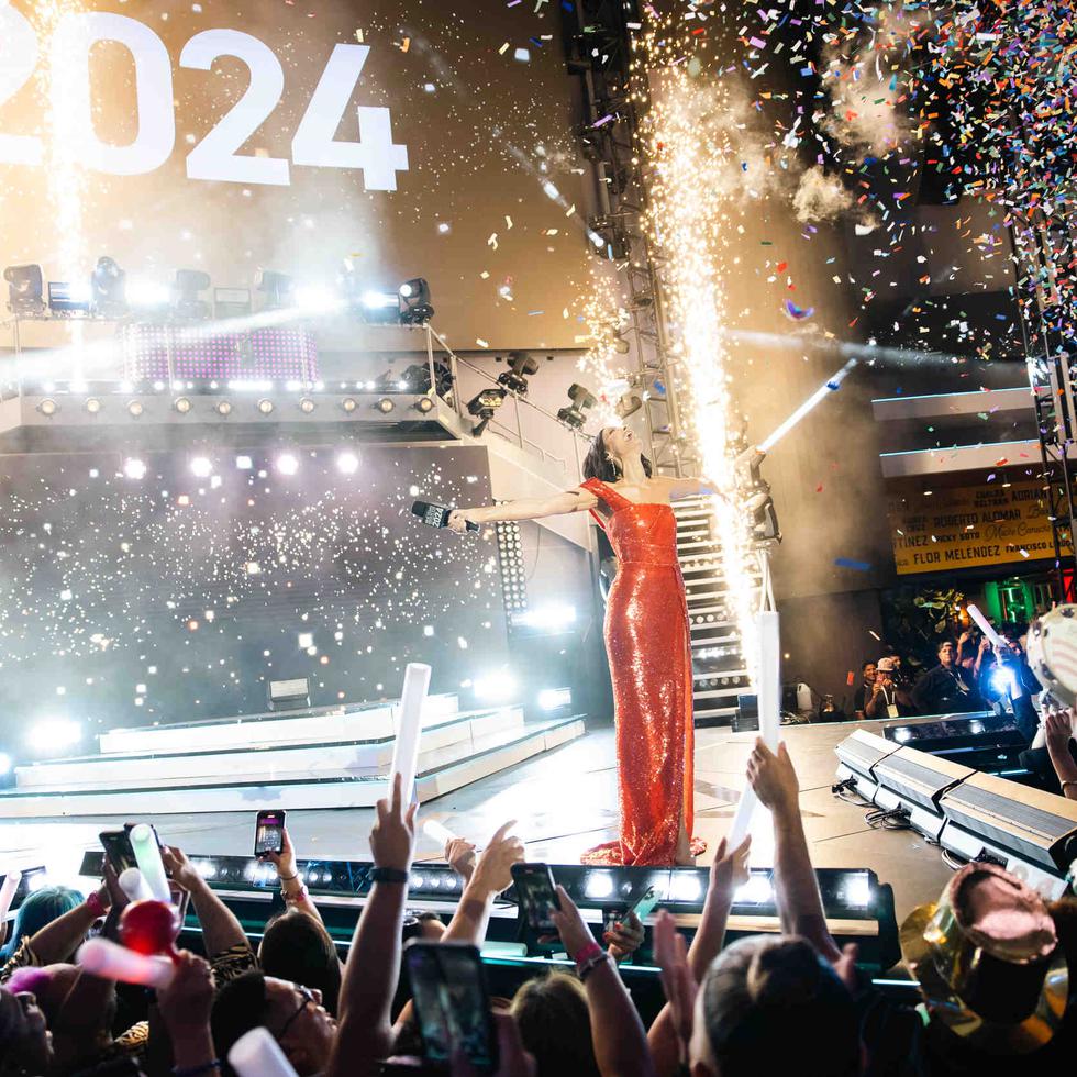 Dayanara Torres le dio la bienvenida al 2024 durante la transmisión del “Dick Clark’s New Year’s Rockin Eve” en el Distrito T-Mobile.