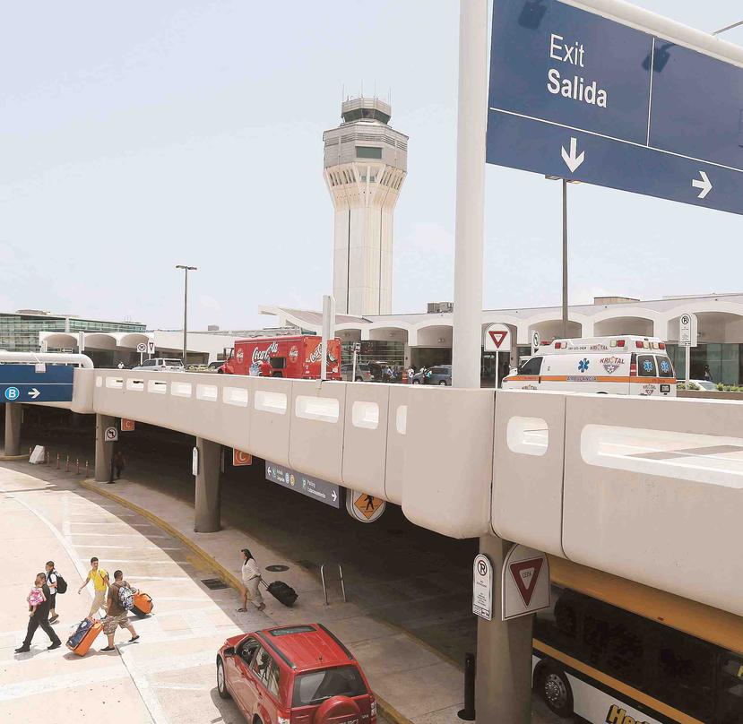 En el año 2016, el aeropuerto sanjuanero vio un movimiento de 9.1 millones de pasajeros, 400,000 más en comparación con el año 2015. (Archivo/ GFR Media)