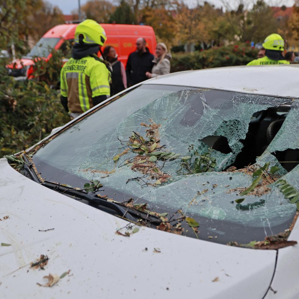 La tormenta Ciarán causa daños en los vidrios de un auto a su paso por Wernigerode, Alemania, el 2 de noviembre de 2023.