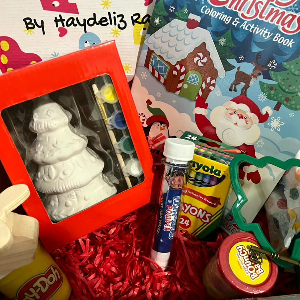At Home Afterschool Corp.desarrolló el concepto llamado “Christmas Master Kid's Box” By At Home Education Center, una cajita con materiales que ayudan a estimular el aprendizaje.