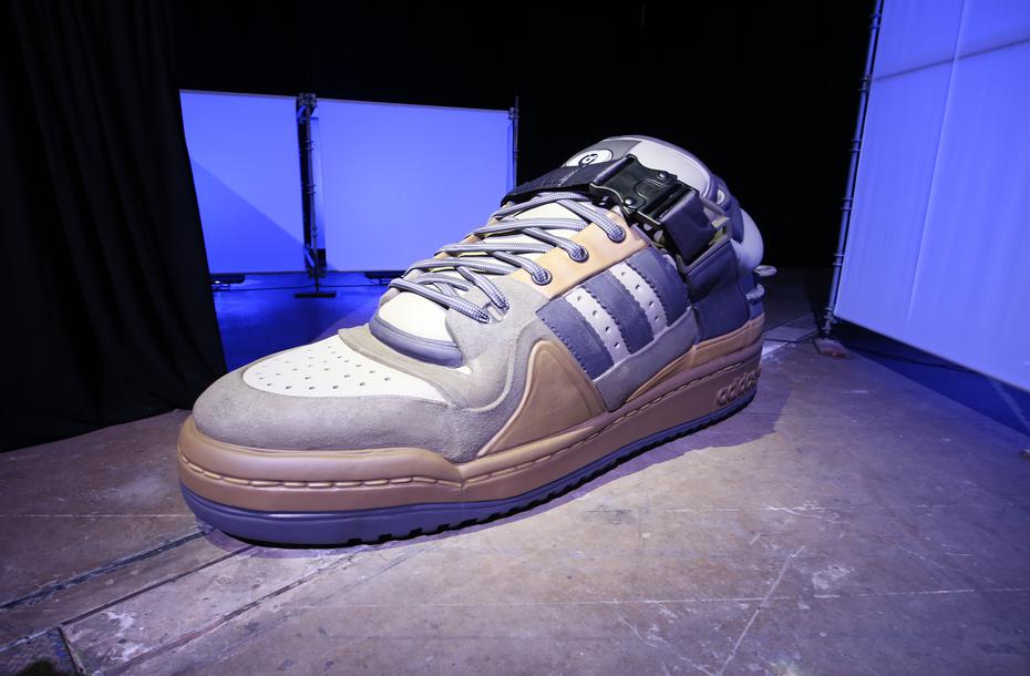 The urban exponent showed the Latin that was part of his creative line by Adidas Originals.