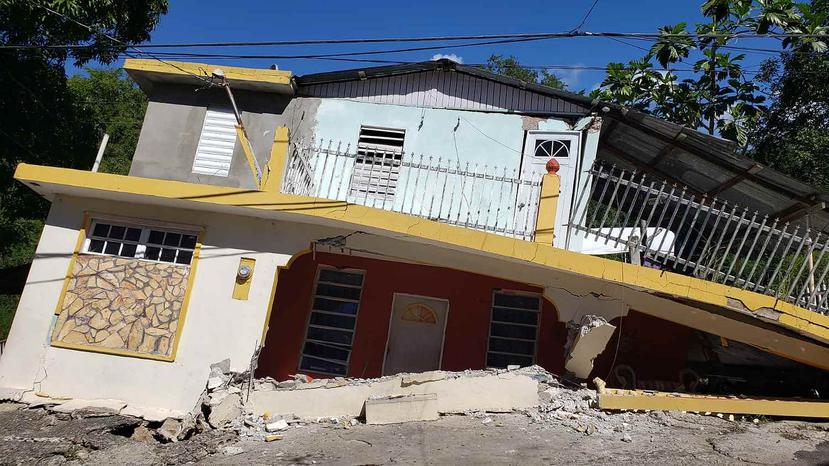 Una residencia que colapsó por el terremoto en el barrio Barinas, en Yauco.