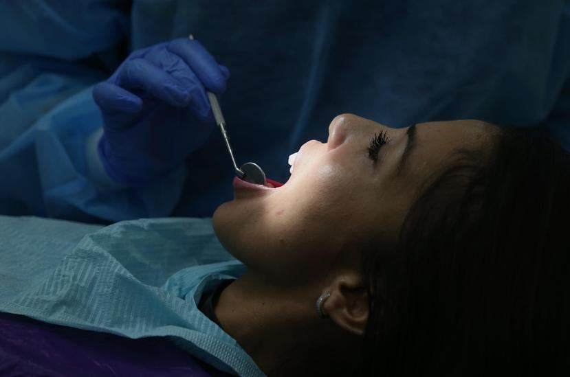 En los últimos dos años,  el número de dentistas se redujo de 2,300 a 856.