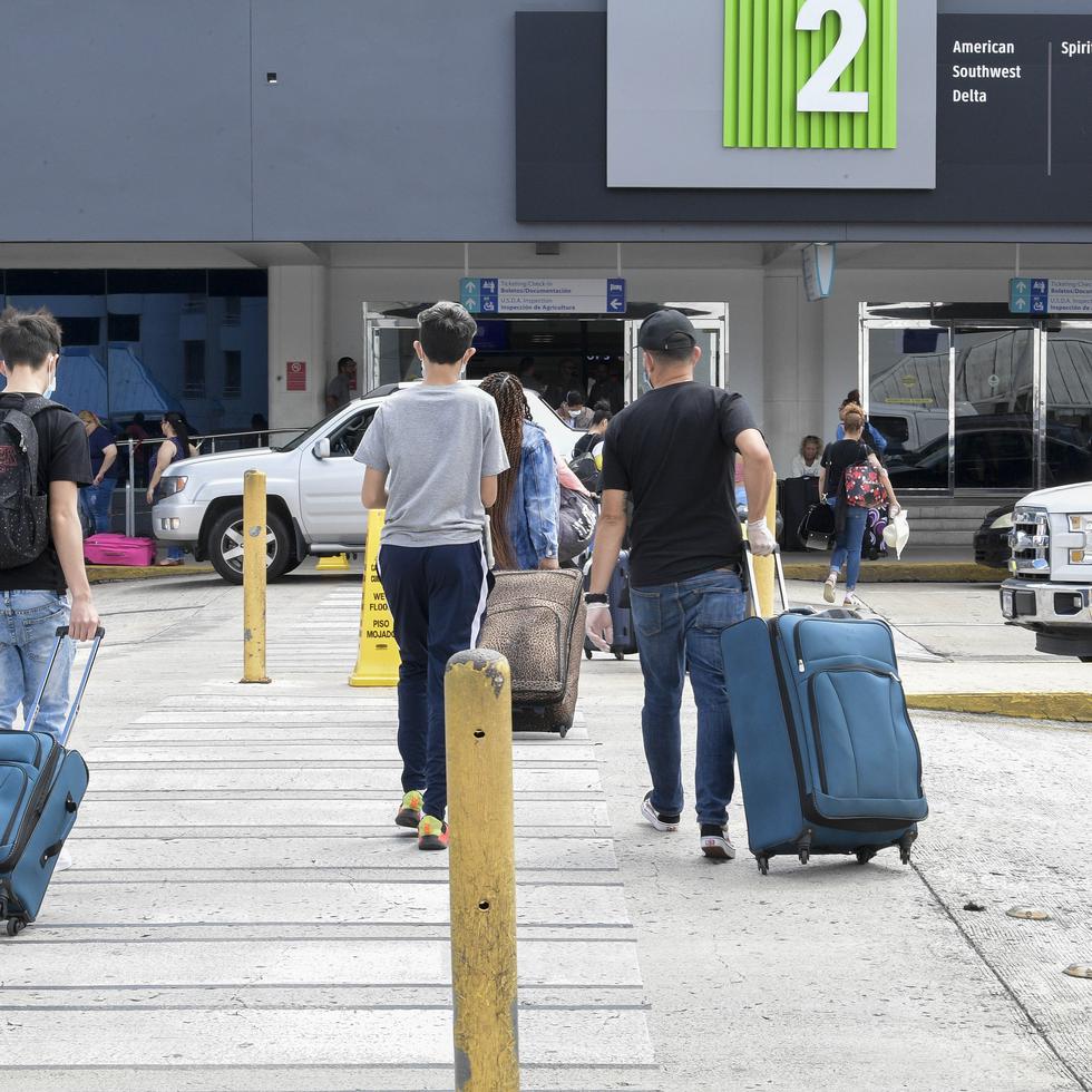 En la tarde de este lunes, 15 vuelos que llegaban a Puerto Rico fueron retrasados mientras que 16 vuelos que partían desde San Juan tenían salidas retrasadas.