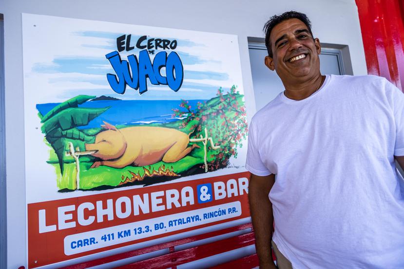 Eduardo Figueroa, propietario de la única lechonera en Rincón, llamada El Cerro de Juaco, que abre solamente los sábados.