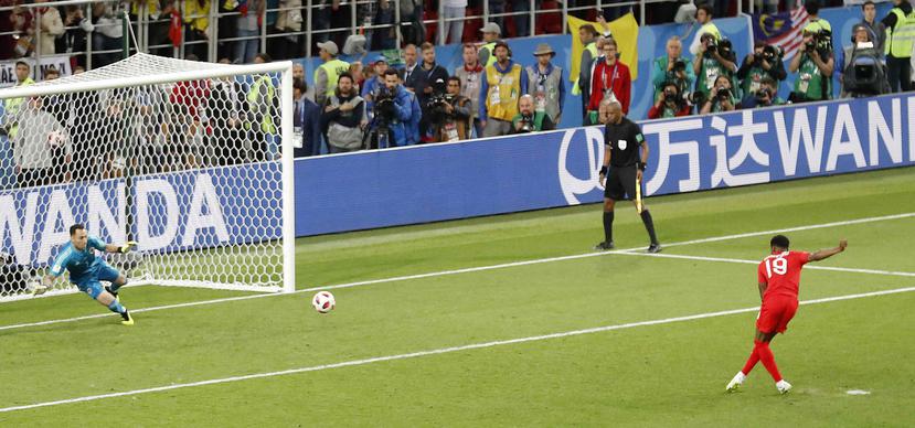 El suplente Marcus Rashford engaño al arquero colombiano David Ospina para que Inglaterra ganara por primera vez una serie desde los 12 pasos en una Copa del Mundo.