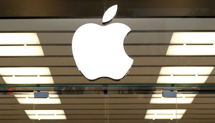 Apple está dispuesta a cambiar su enfoque de priorizar el hardware y trabajar con terceros para aumentar sus ingresos por servicios. (AP)