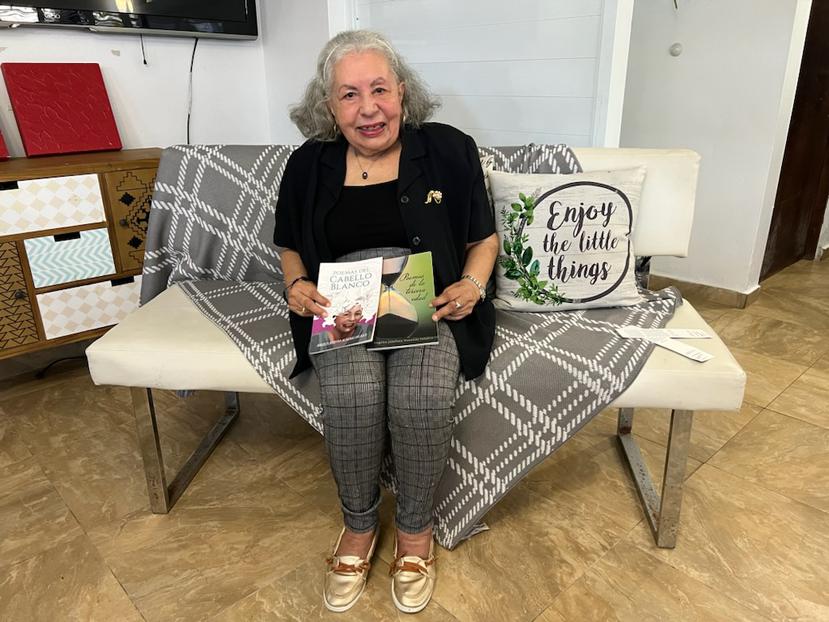 \ A sus 82 años, la profesora retirada Ángeles Josefina Almenas Velasco publica su tercer libro de poesía y lo presentará en el hogar geriátrico en el que vive.