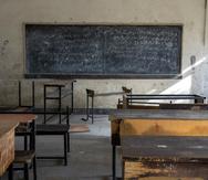 Un aula de clases, antes usada por niñas, está vacía en Kabul, Afganistán, el 22 de diciembre de 2022.  (Foto AP/Ebrahim Noroozi)