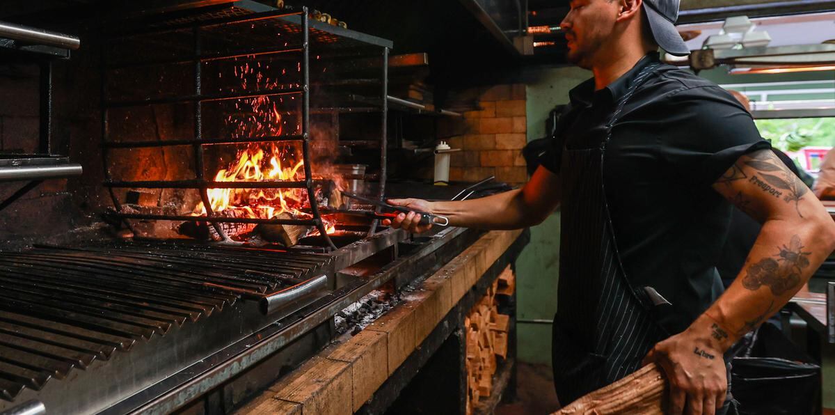 El chef Cristóbal Contreras es uno de los profesionales que pone el toque en cada receta.