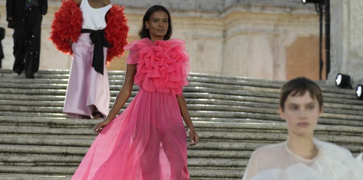 Desfile de alta costura de la casa de moda Valentino para el otoño-invierno 2022-2023.