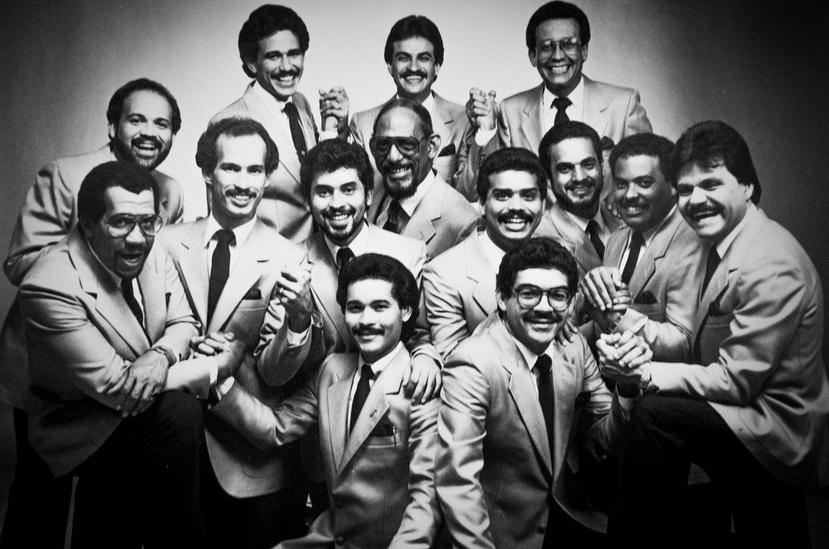 Tony Vega, en la parte superior, en una foto promocional de la Orquesta de Wille Rosario. Entre sus compañeros se encontraban Gilberto Santa Rosa y Humberto Ramírez. (Suministrada)