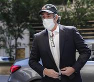 Michael Cohen, exabogado personal del presidente Donald Trump, arriba a su apartamento en Manhattan tras recibir un permiso de salida de prisión debido al coronavirus, el 21 de mayo de 2020.