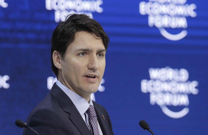 El primer ministro canadiense, Justin Trudeau, dijo que su administración apoya a las mujeres, por lo que tachó de inaceptables las denuncias de acoso sexual en su gabinete. (AP)