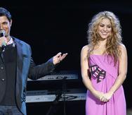 El cantante español Alejandro Sanz, junto a la colombiana Shakira, en una actuación en 2008.