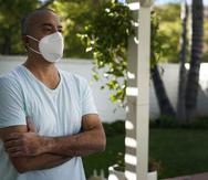 Antonio Gómez fotografiado en su casa de Simi Valley, California, el 11 de noviembre del 2020. Gómez  se recupera del coronavirus tras ser contagiado por su padre. Estuvo 12 días en un hospital con serios problemas respiratorios.
