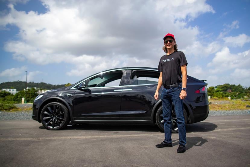 El corredor de bienes raíces Javier Rodríguez mostró las nuevas funcionalidades de los modelos Tesla que transitan por las carreteras de Puerto Rico.