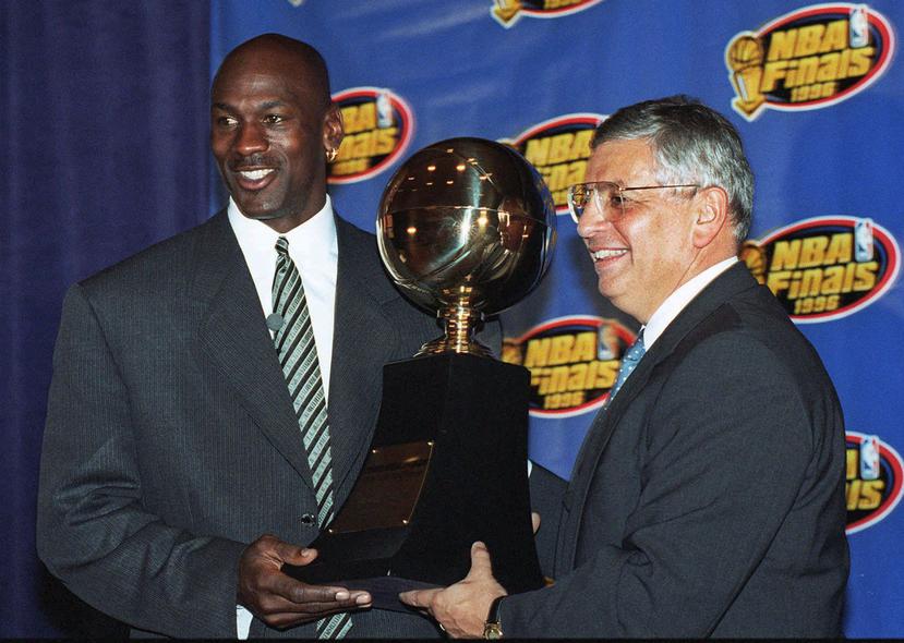 Michael Jordan y David Stern en 1996.