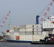 Bajo las normas de cabotaje, el transporte de carga marítima entre Estados Unidos y Puerto Rico tiene que hacerse en barcos propiedad, matrícula, bandera y tripulación estadounidenses.
