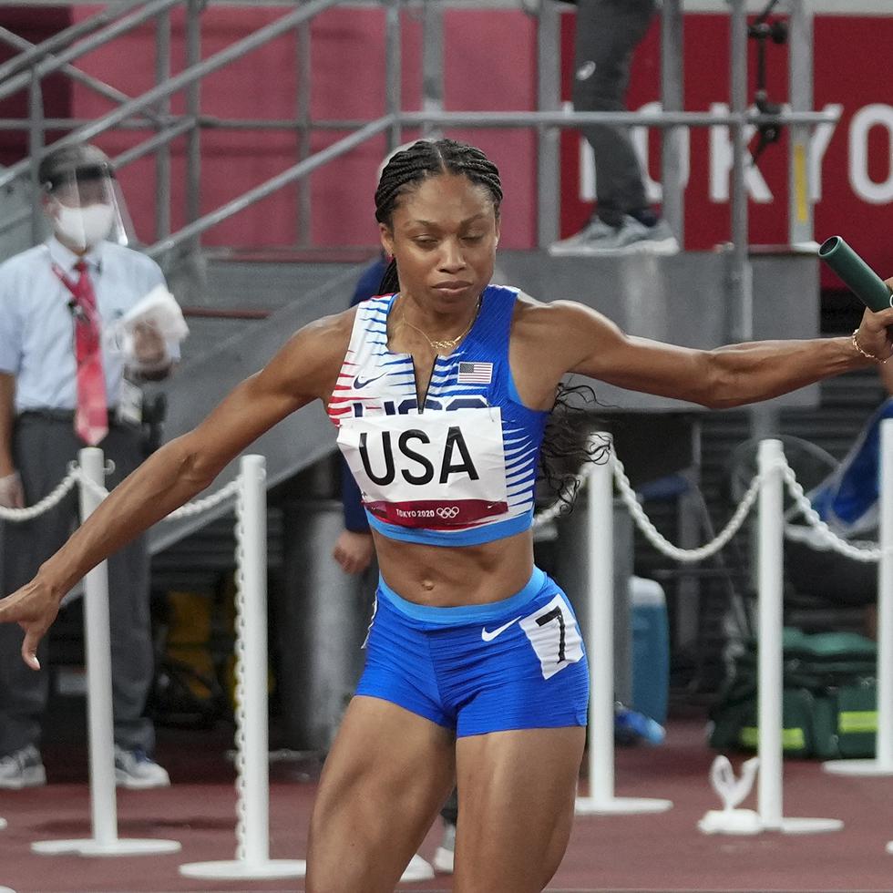 La estadounidense Allyson Felix durante la carrera del relevo femenino 4 x 400 en los Juegos de Tokio.