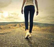 Según especialistas en psicología, caminar contribuye a descansar mejor, tener mejor energía y disminuir la ansiedad.
