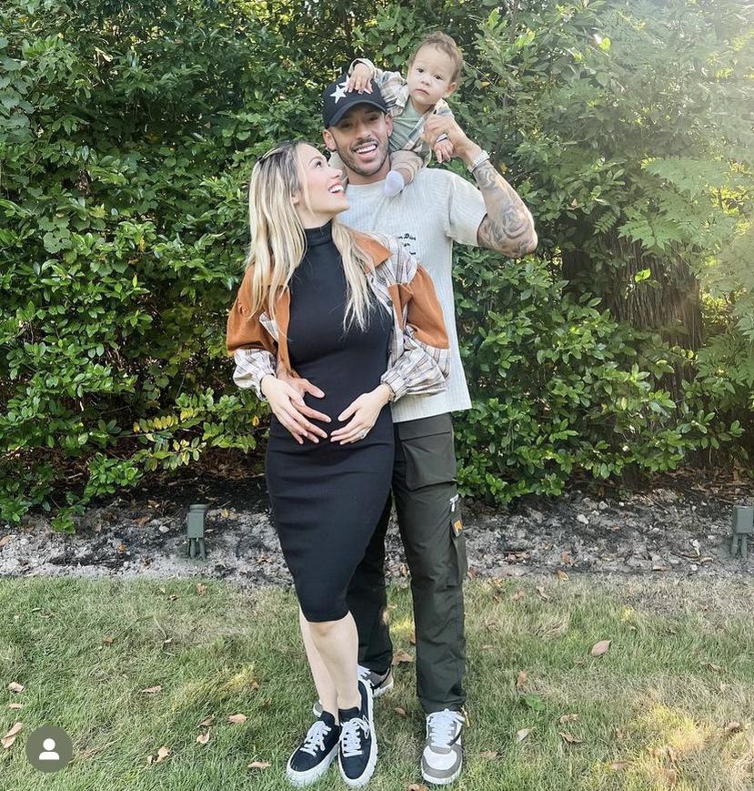 Carlos Correa y su esposa Daniella Rodríguez publicaron esta foto para anunciar el nuevo embarazo.