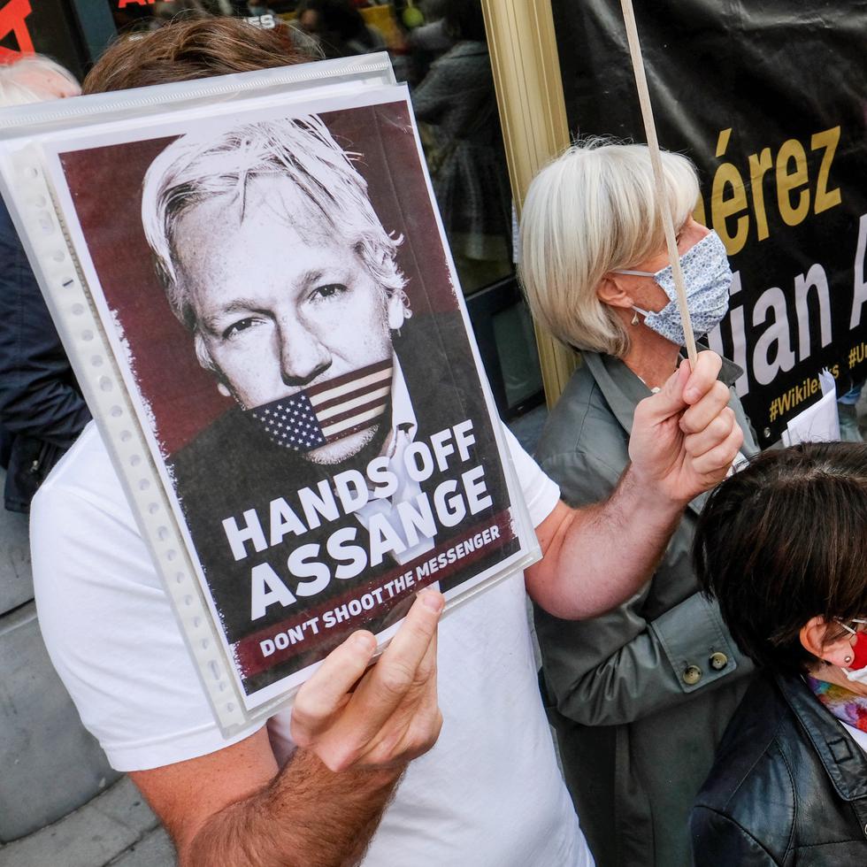 Dos jueces del Tribunal Supremo del Reino Unido señalaron que concederán a Assange una nueva apelación a menos que las autoridades estadounidenses ofrezcan más garantías acerca de lo que le ocurrirá.