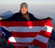Manny Manuel alzó la bandera de Puerto Rico en marzo en el pico más alto de España, el tope del volcán el Teide en Tenerife. (Suministrada)