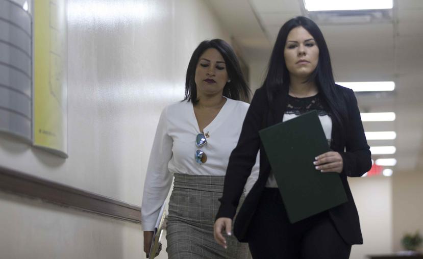 Soniel Torres Suárez, de camisa blanca, es la primera testigo que escuchará la Comisión de Ética de la Cámara de Representantes.