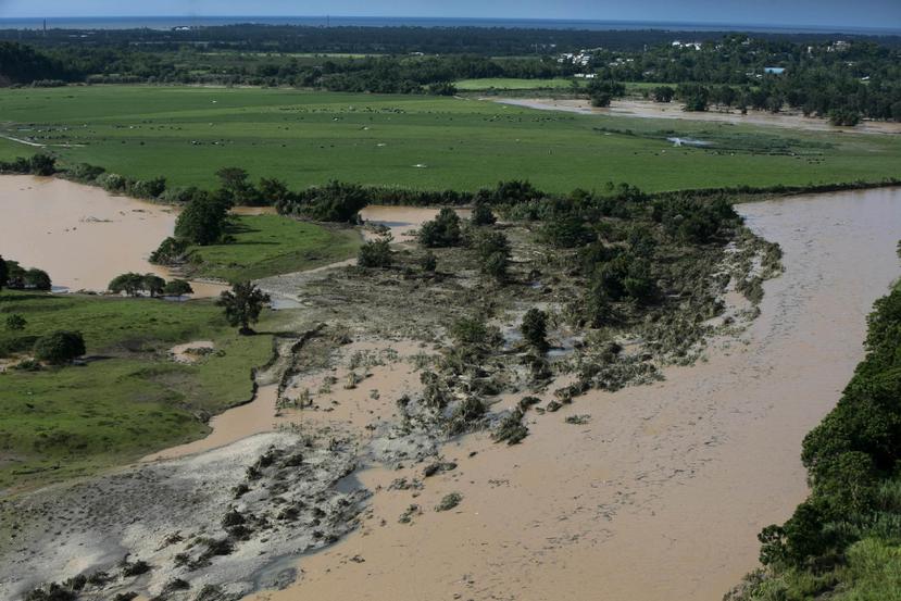 Inundaciones provocadas por la salida del cauce del río Grande de Arecibo.