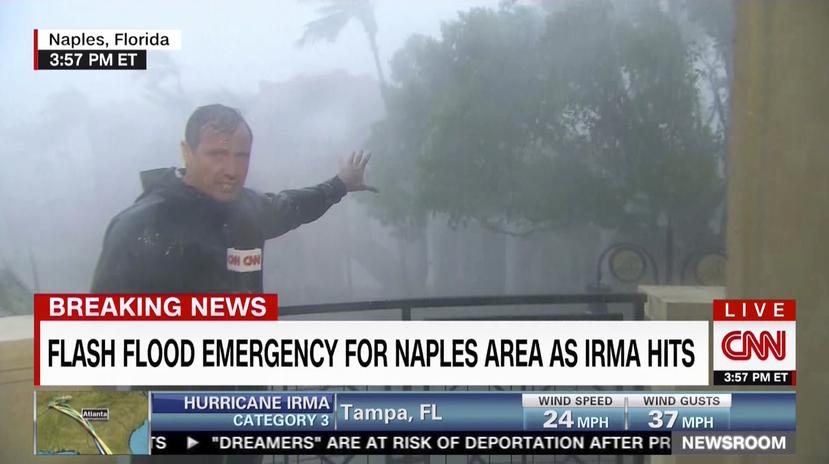 Chris Cuomo, de CNN, informa sobre el paso del huracán Irma desde Naples, Florida. (AP)