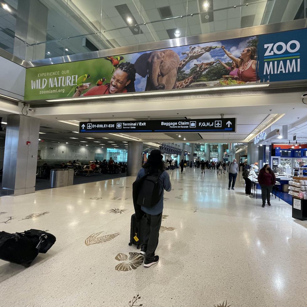 El avión aterrizó en el Aeropuerto Internacional de Miami.