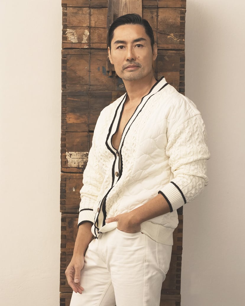 El modelo y diseñador continúa desarrollando su marca con una nueva propuesta de bolsos de estilo atemporal.