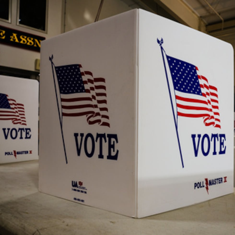 La investigación comenzó en las semanas previas a las elecciones generales, cuando los trabajadores electorales del condado de Lancaster detectaron posibles fraudes en los formularios de registro de votantes.