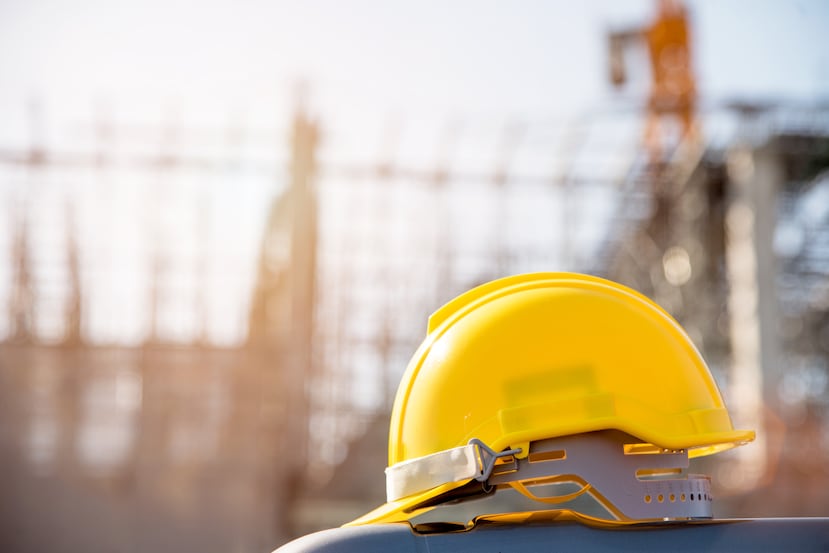 Un capacete usado en una construcción.