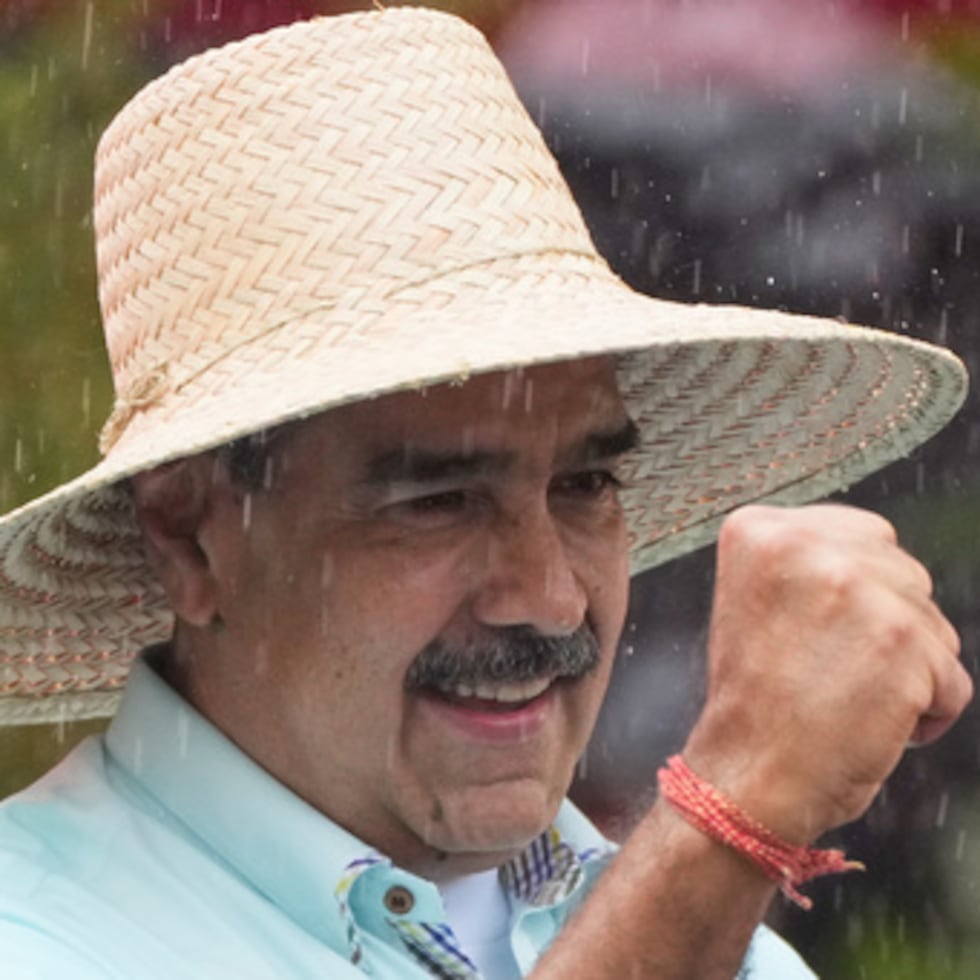 En el acto de Salutación de Fin de año a las Fuerzas Armadas, Maduro afirmó que “este año ha vuelto a triunfar y a consolidarse la lealtad suprema de la Fuerza Armada Nacional Bolivariana al proyecto Bolivariano” socialista, ideado por el ahora fallecido presidente Hugo Chávez.