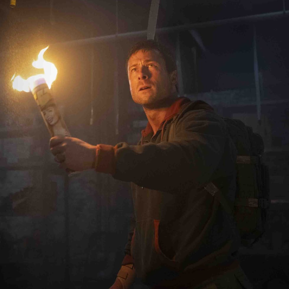 Glen Powell en una escena de "The Running Man." (Ross Ferguson/Paramount Pictures via AP)