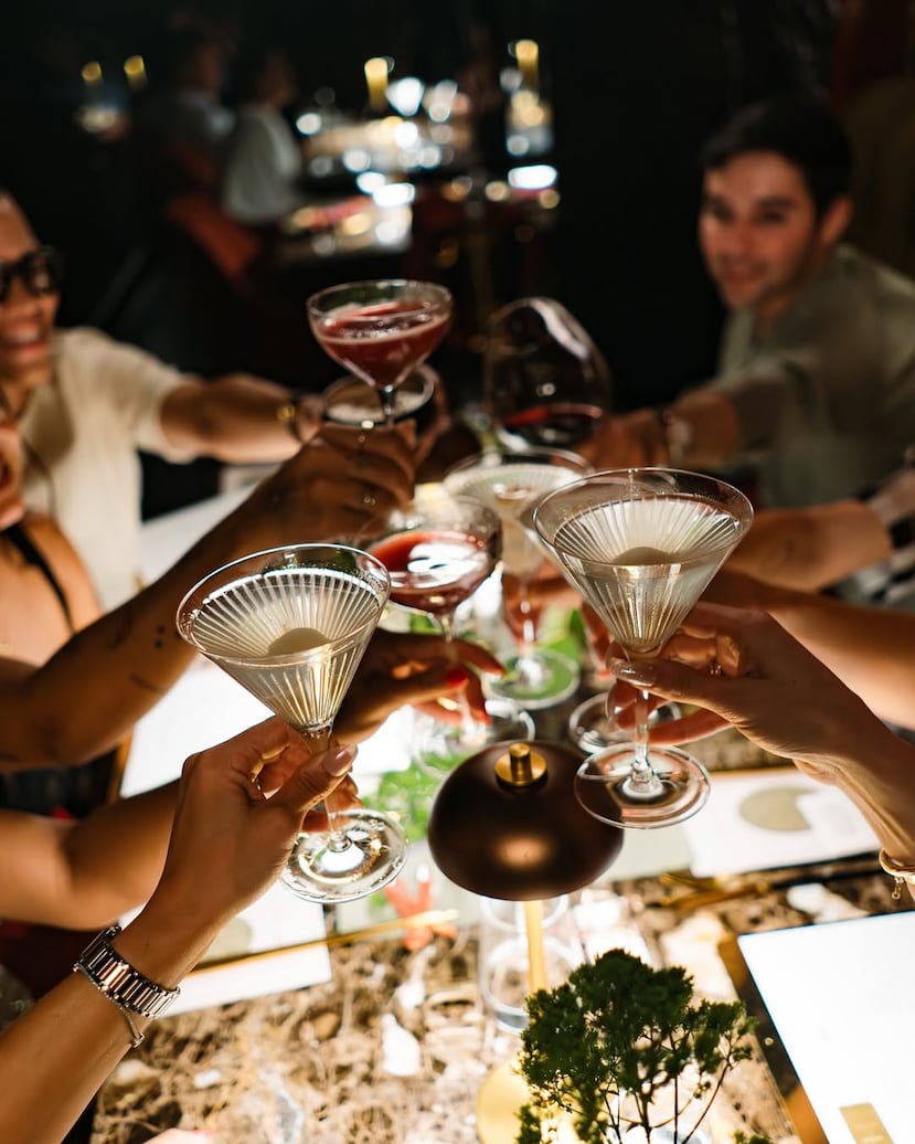 El restaurante DRGN fue creado para compartir entre amigos y crear nuevas memorias.