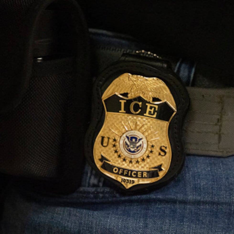 El proyecto de no cooperación se aprobó la pasada primavera pero Mills pospuso su decisión sobre el asunto, lo que le deja la opción de vetar el proyecto o permitir que se convierta en ley sin su firma cuando los legisladores se reúnan de nuevo en enero, que será lo que ocurra.