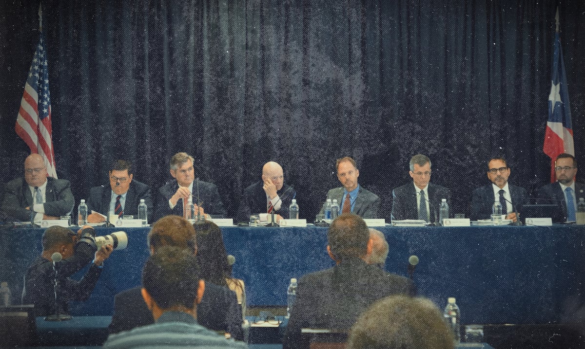 Demócratas acuerdan que la Junta de Supervisión Fiscal no puede disolverse sin reestructurar deuda de PREPA