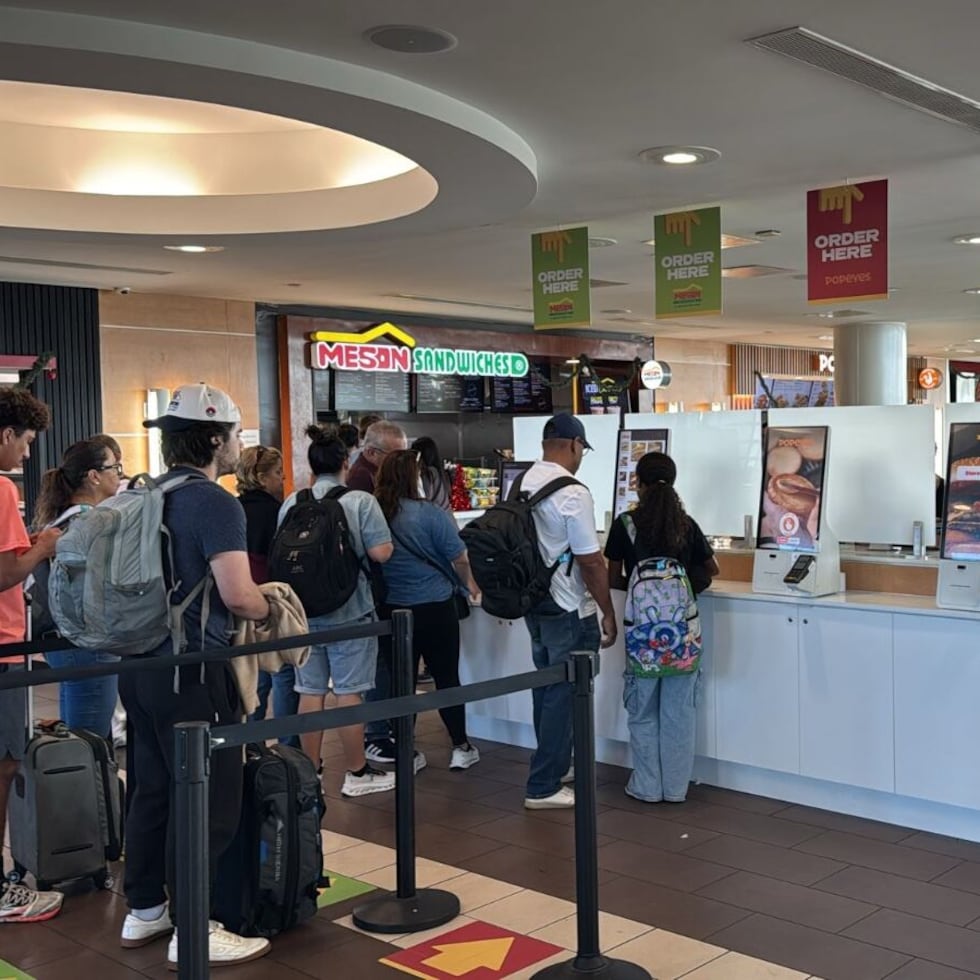 Two of the new self-service stations at the Luis Muñoz Marín airport were assigned to the El Mesón fast food restaurant.