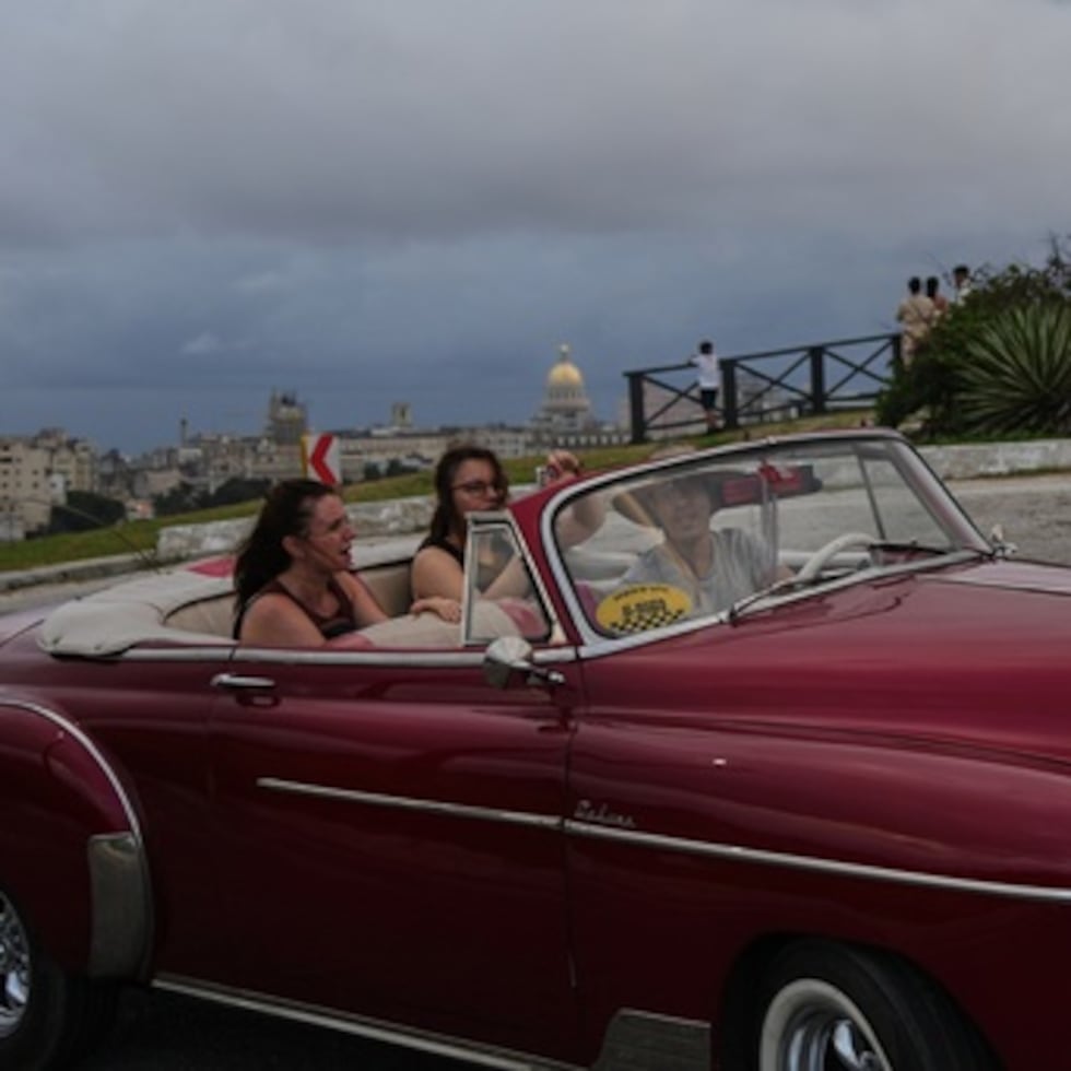 El turismo en Cuba está cayendo en picado en un momento en que la isla necesita desesperadamente esos ingresos, ya que el número de visitantes se ha reducido en más de la mitad desde 2018.