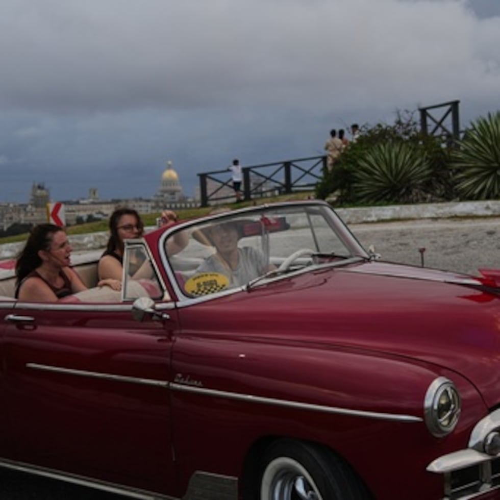 Las perspectivas para los próximos meses -plena temporada alta en la isla- no son halagüeñas debido a los efectos del asedio petrolero en la isla, una medida que la Oficina de Derechos Humanos de Naciones Unidas ha considerado contraria al derecho internacional.