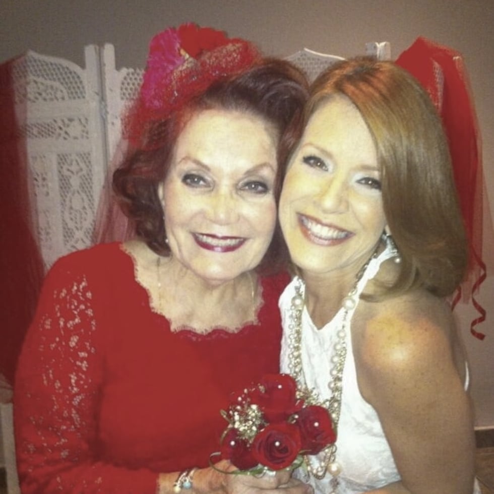 Lourdes Collazo junto a su madre, Lydia Alvarado.