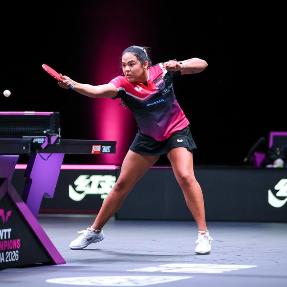 Adriana Díaz lució por momentos contra la china, llevando el segundo set a puntos extra, y ganándole el tercero.