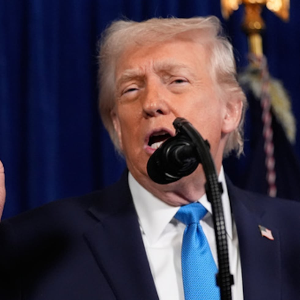 El presidente Donald Trump habla durante una conferencia de prensa en Mar-a-Lago.