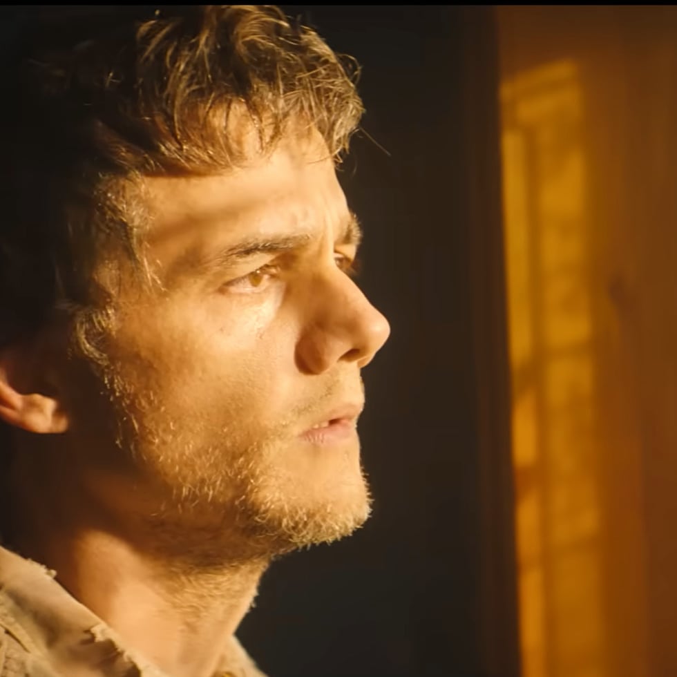 El actor brasileño Wagner Moura protagoniza la película "The Last House", de Netflix.
