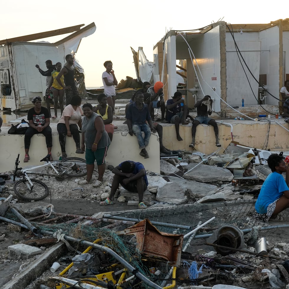 Se prevé que el número de víctimas aumente mientras los funcionarios aún intentan llegar a dos pueblos que permanecen aislados desde que la catastrófica tormenta de categoría 5 tocó tierra en el oeste de Jamaica el 28 de octubre.